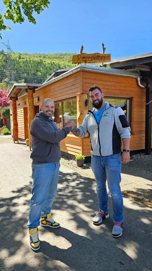 Robert Köditz mit Kevin, Betreiber des Familiengeführten Campingplatz Affolderner See
