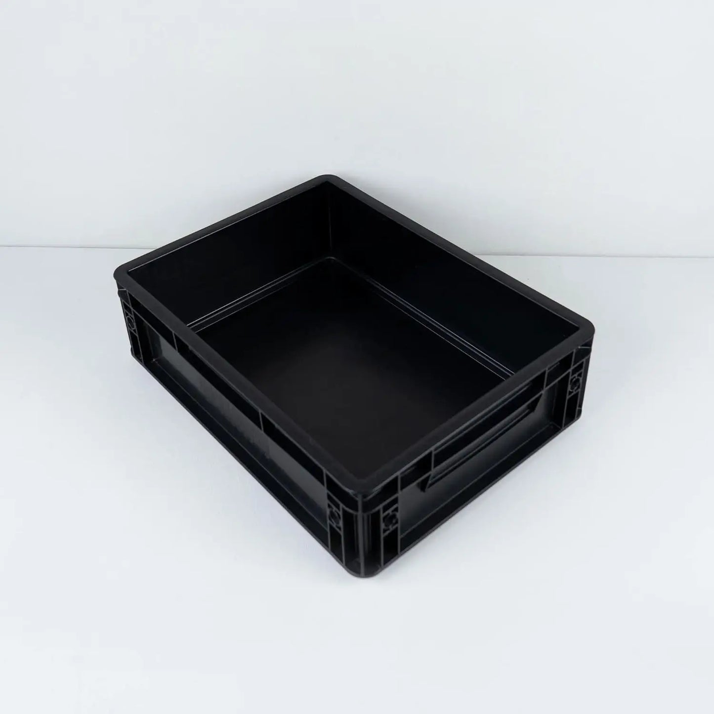 BOXIO - SOLO UP: Aufbewahrungsbox 40x30x12 cm - Eurobox - perfekte Plastikbox, Transportkiste, Kiste, Stapelbox für Camping, Keller oder Garten - Schwarz, stapelbar mit anderen Euroboxen