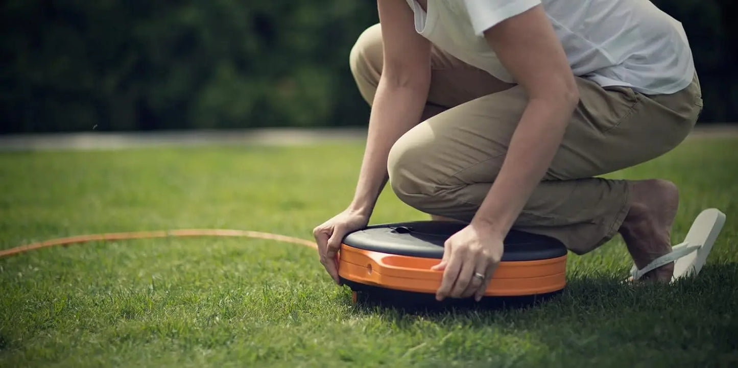 Fiskars Waterwheel S, All-Inclusive-Bewässerungs-Set, 15 m Gesamtreichweite, Gartenschlauch in Universalgröße (Ø 9 mm), Universal-Hahnverbinder, Schwarz/Orange, 1020436