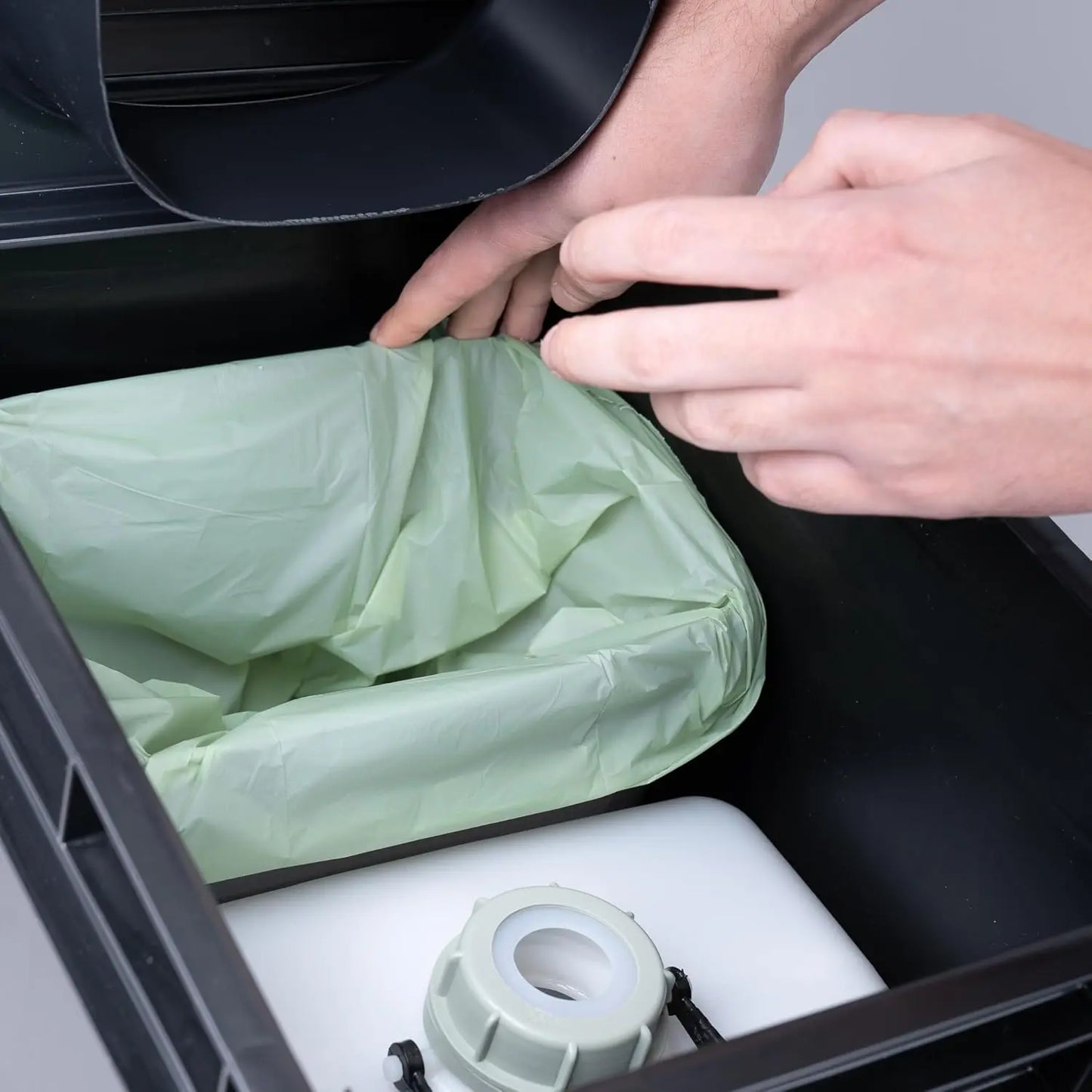 BOXIO - Bags, 25 Bio Müllbeutel für Campingtoilette, kompostierbare Beutel für Trockentoilette, 10 l WC Beutel, Blackout, grün