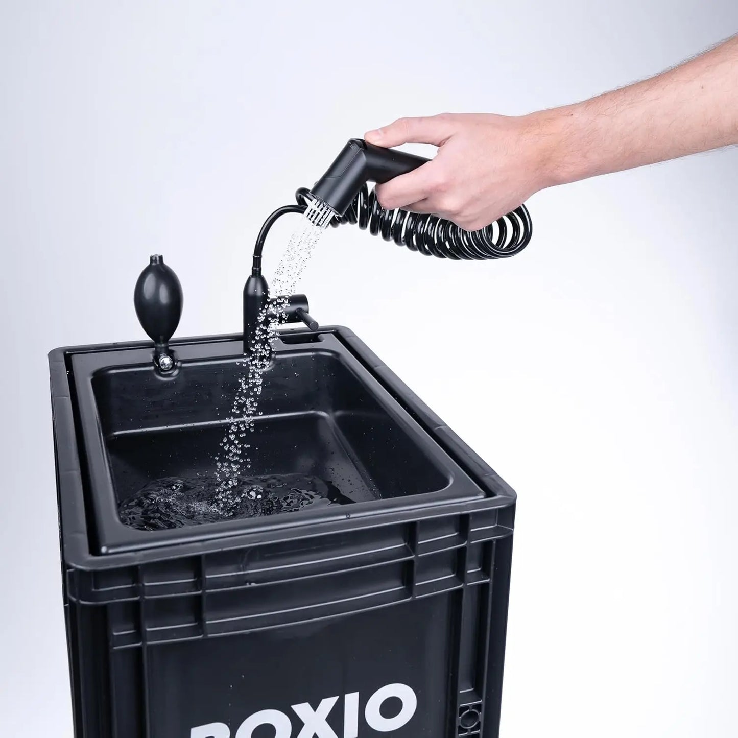 BOXIO - SHOWER : Damit wird deine Wash die tragbare Campingdusche mit Pumpe für Outdoor Enthusiasten ohne Strom - einfach im Zelt oder Wohnmobil zu nutzen. Perfekt für Camping, Festival, und Vanlife