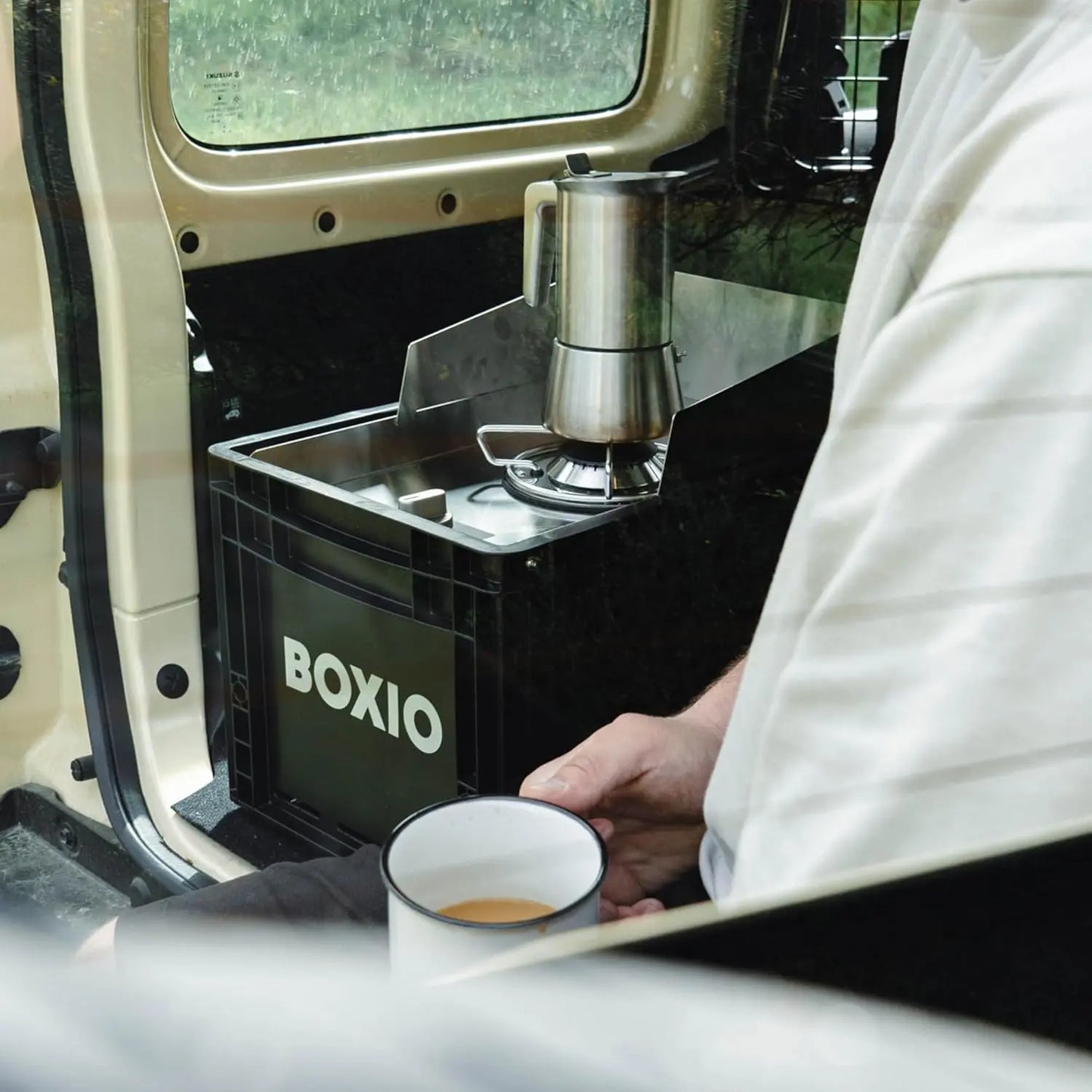 BOXIO - COOK: Edelstahl All-in-One Campingkocher mit Stauraum & Windschutz, Gaskartuschen Campingkocher für Camping, Outdoor, Vanlife & als Kartuschenkocher im mobilen Verkaufsstand auf dem Markt