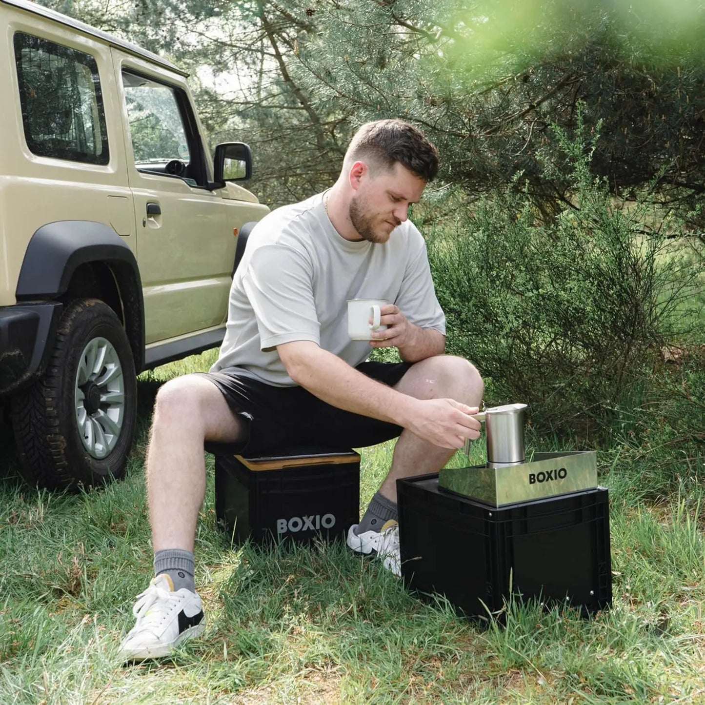 BOXIO - COOK: Edelstahl All-in-One Campingkocher mit Stauraum & Windschutz, Gaskartuschen Campingkocher für Camping, Outdoor, Vanlife & als Kartuschenkocher im mobilen Verkaufsstand auf dem Markt