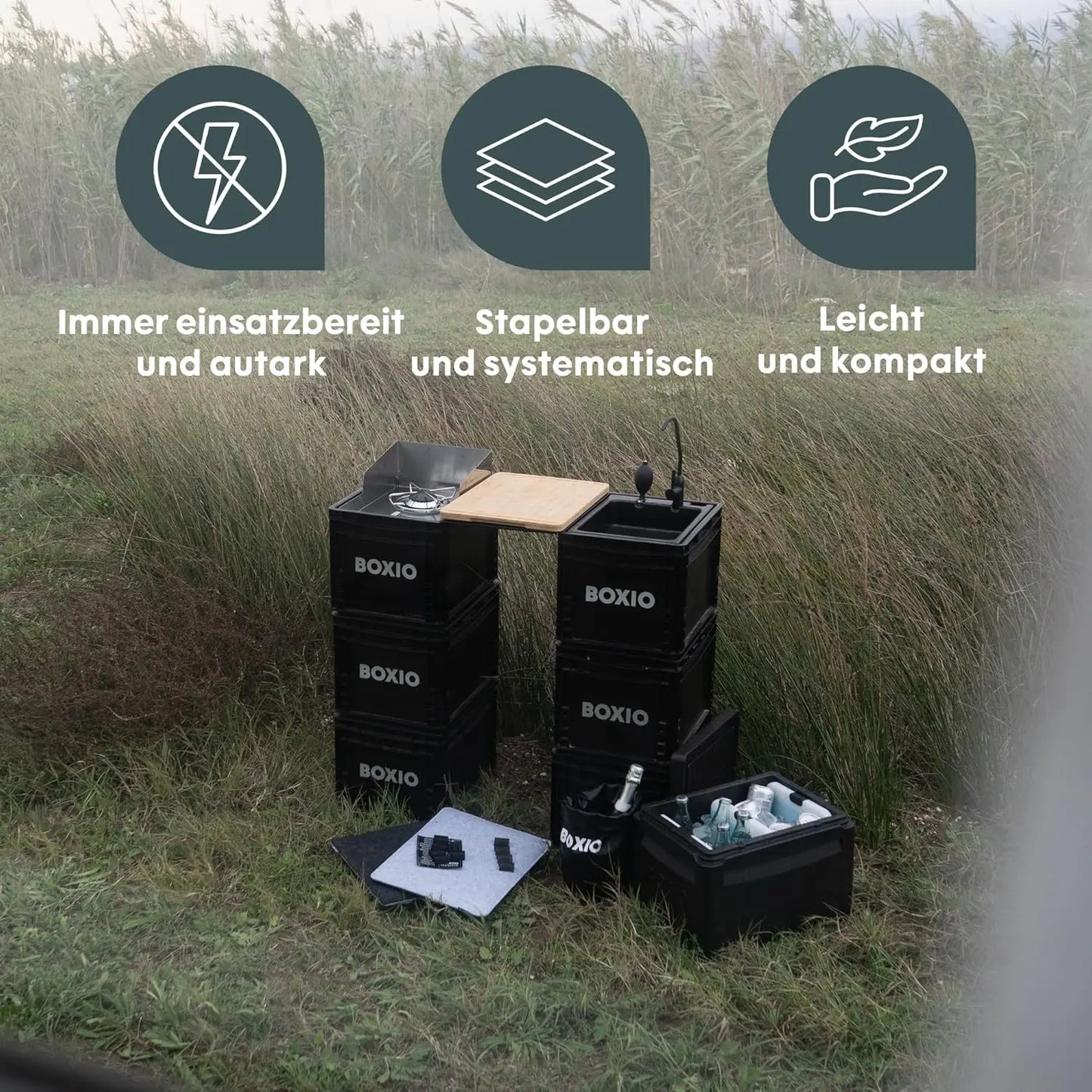 BOXIO - Kitchen Bundle: Mobile Campingküche ohne Strom mit Kochbox, Waschbecken & Gaskocher mit Outdoor Zubehör Schneidbrett, Kühlakkus, Sitzkissen UVM. Perfekte All-in-one Lösung
