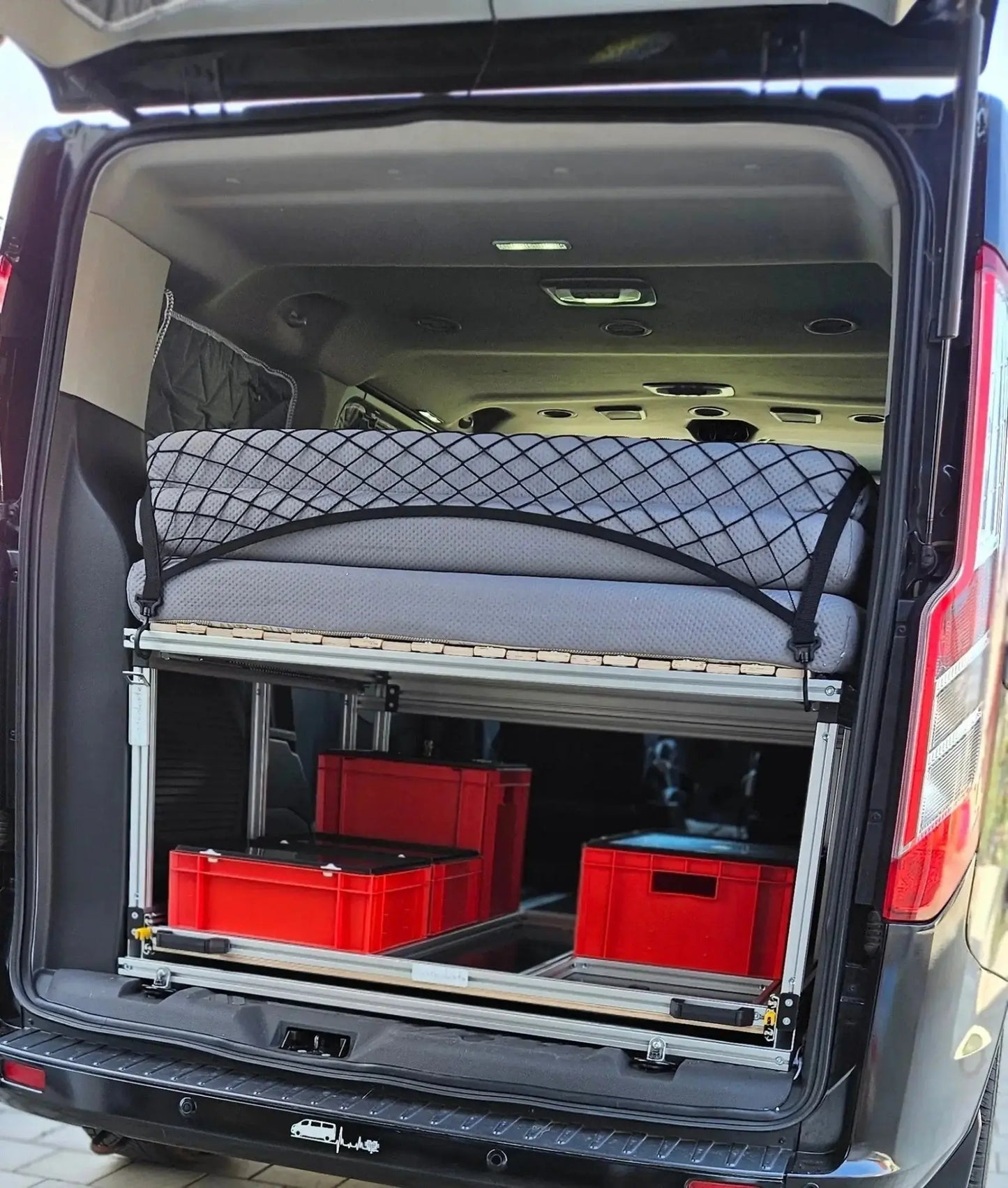 CARLOS – Campingbox mit Heckauszug & faltbarem Bettauszug - Campingbox mit Lattenrost für Transporter & Vans | Kastenkiste.de