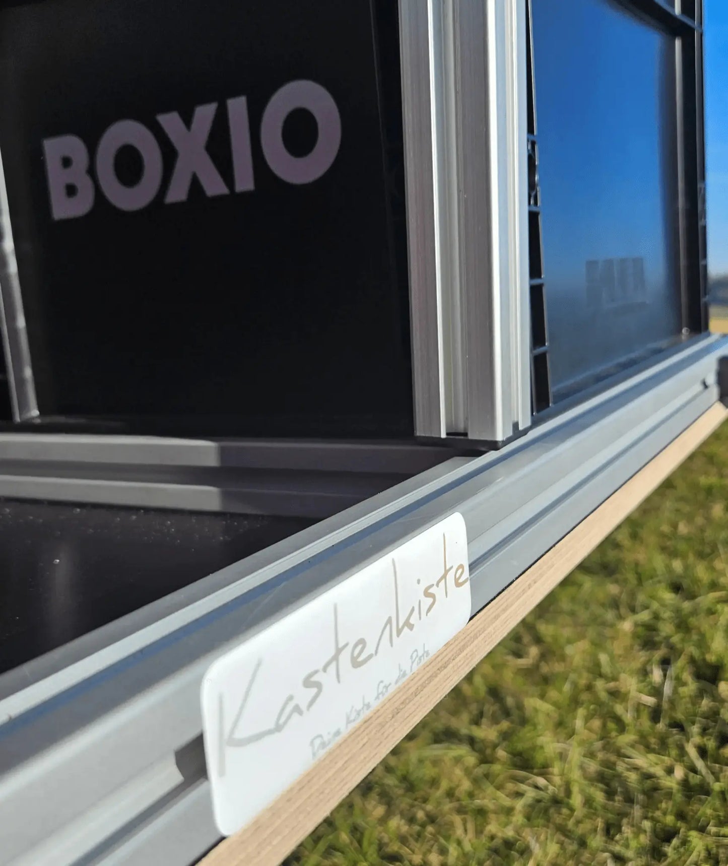 CARLOS – Campingbox mit Heckauszug & faltbarem Bettauszug - Campingbox mit Lattenrost für Transporter & Vans | Kastenkiste.de