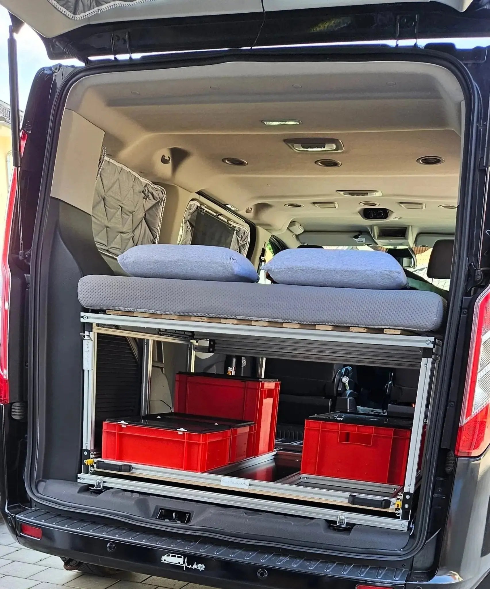 CARLOS – Campingbox mit Heckauszug & faltbarem Bettauszug - Campingbox mit Lattenrost für Transporter & Vans | Kastenkiste.de