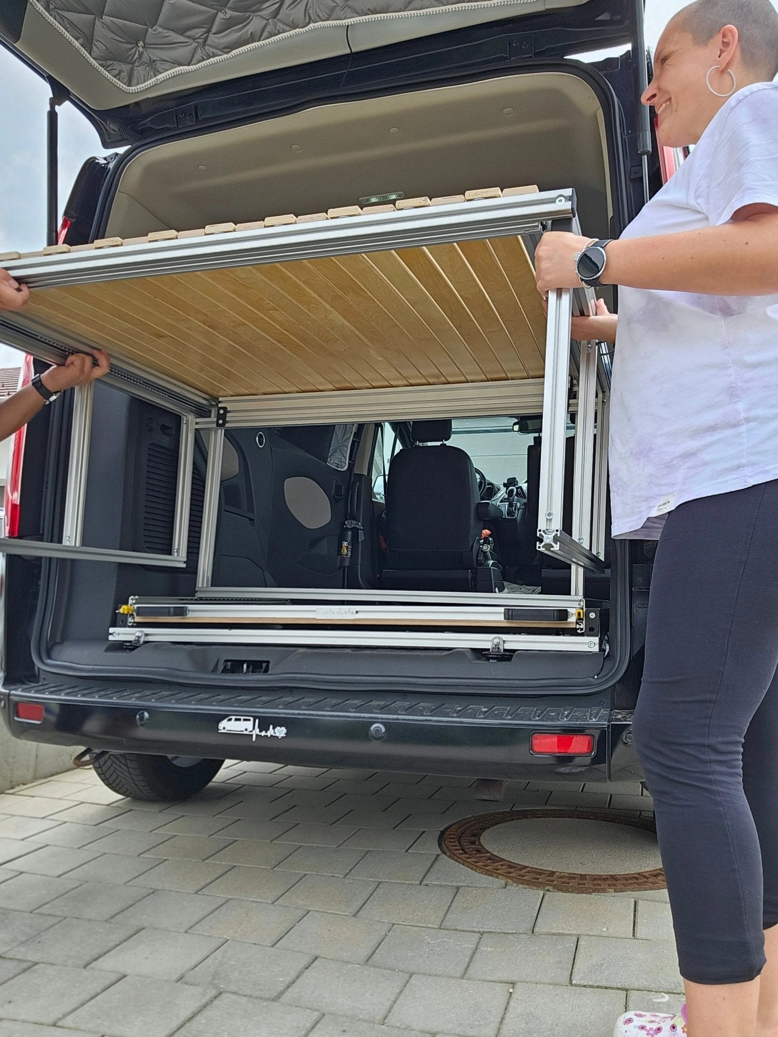 CASPER – DIE modulare Campingbox mit Heckauszug & ausziehbarem Bett mit Lattenrost - Campingbox mit Lattenrost für Transporter & Vans | Kastenkiste.de