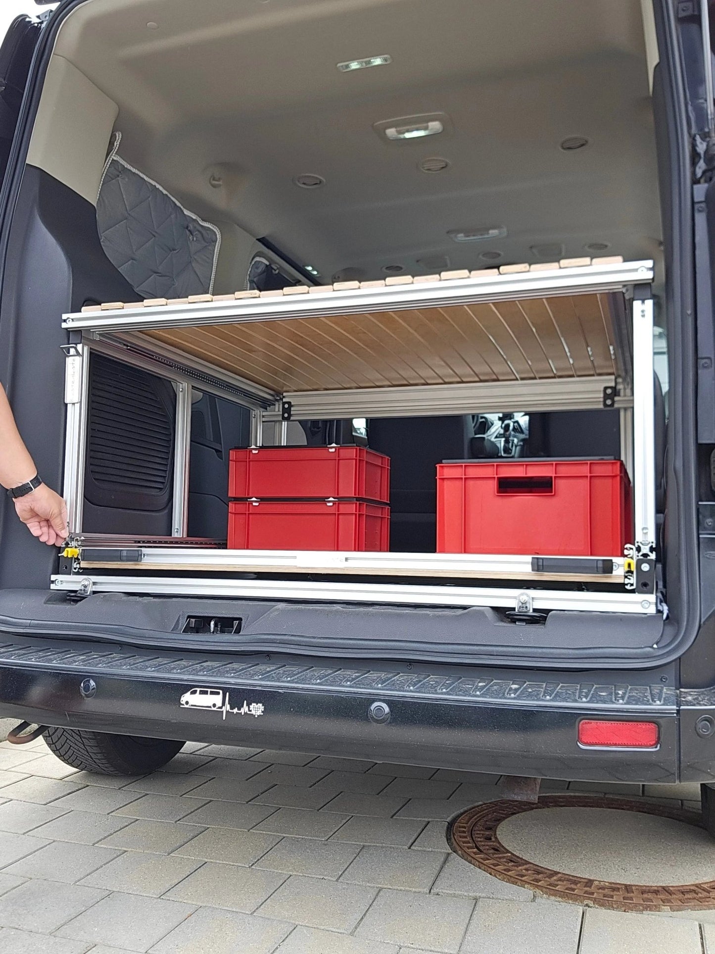 CASPER – DIE modulare Campingbox mit Heckauszug & ausziehbarem Bett mit Lattenrost - Campingbox mit Lattenrost für Transporter & Vans | Kastenkiste.de