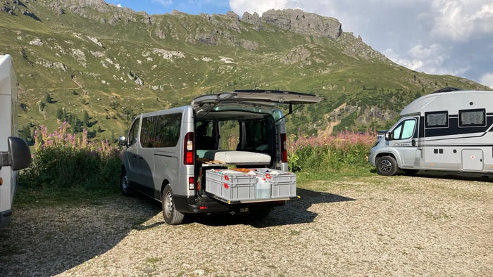 Heckauszug oder Stauraum: Warum das modulare Campingbox System dein Camper-Leben einfacher macht - Campingbox mit Lattenrost für Transporter & Vans | Kastenkiste.de 
