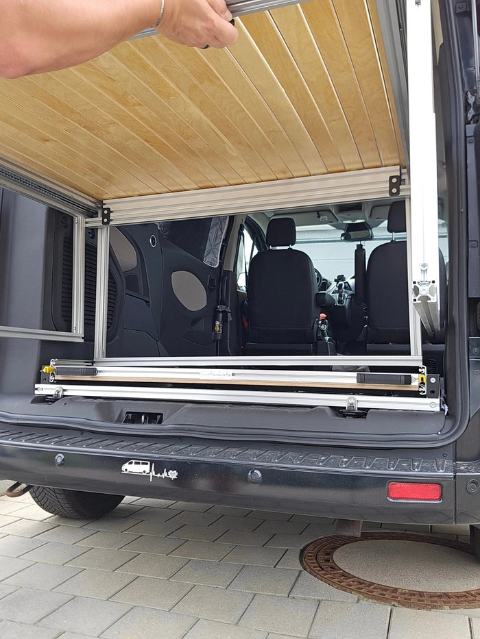 Wie du dein Fahrzeug mit dem Heckauszug von Kastenkiste zum Camper verwandelst - Campingbox mit Lattenrost für Transporter & Vans | Kastenkiste.de 