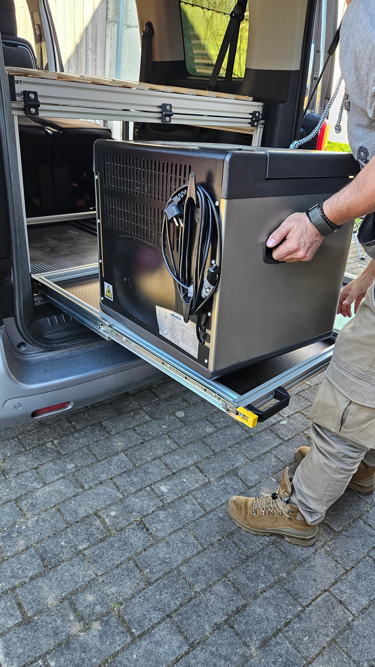 Heckauszug mit 200kg Schwerlastauszug