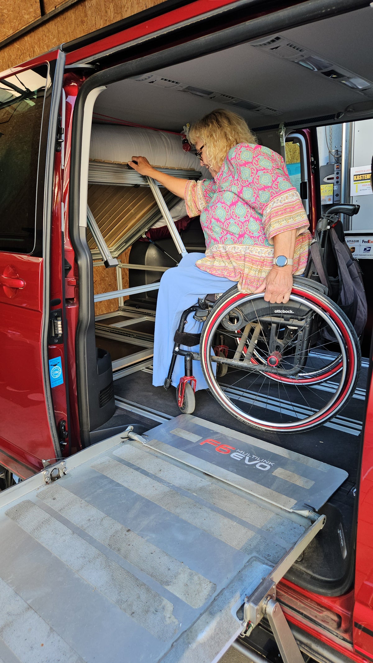 Campingbox KASTENKISTE im behindertengerechten Umbau im VW T6