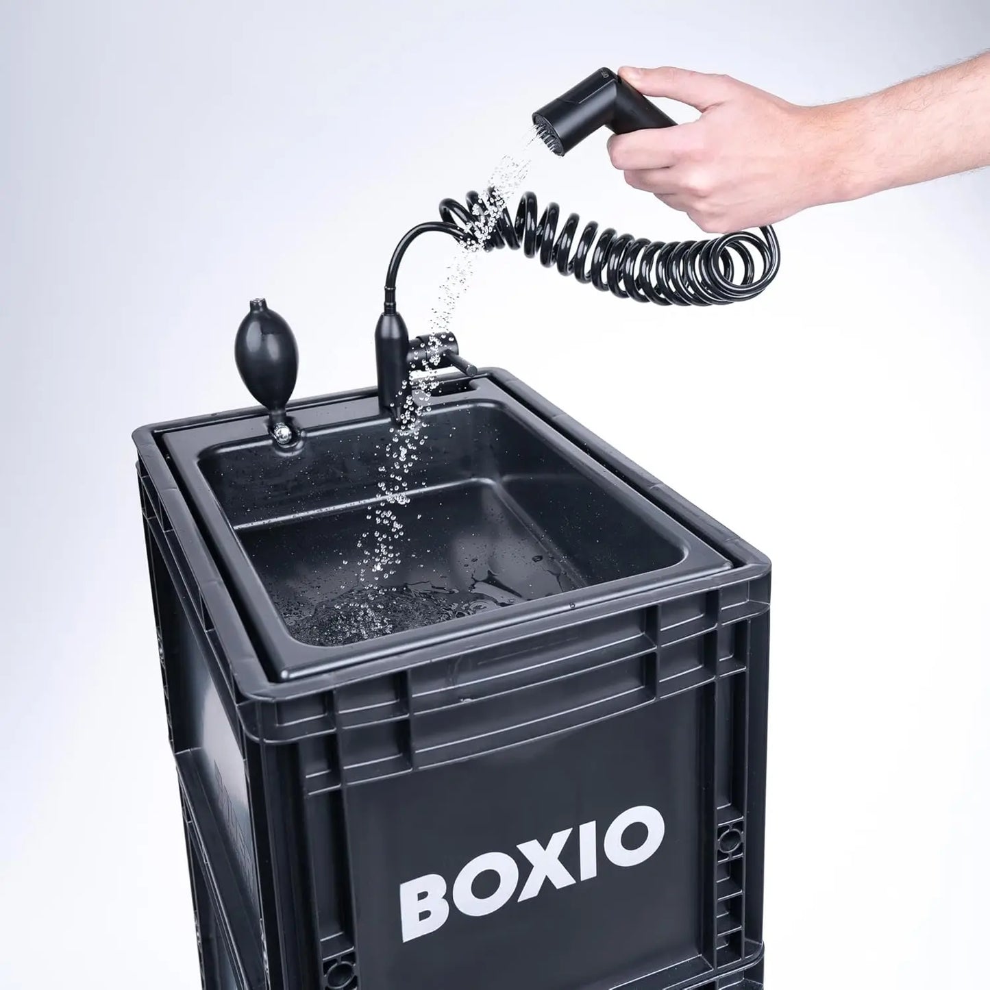 BOXIO - Sanitary Edition: Mobiles Camping Badezimmer All-in-one Lösung, Mobiles Camping Waschbecken, Campingtoilette, Duschbrause & umfangreiches Campingzubehör
