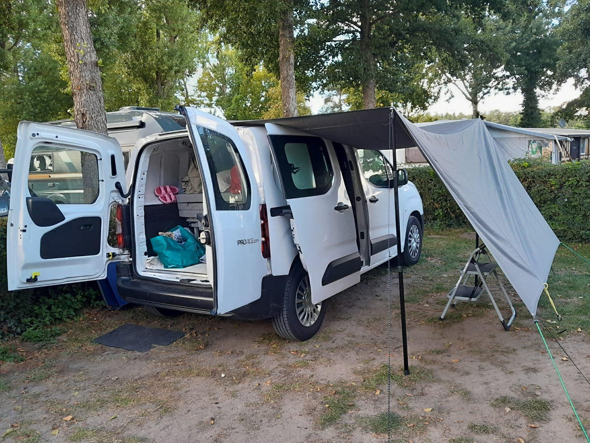 Faltbares Bettmodul von KASTENKISTE im Toyota ProAce City