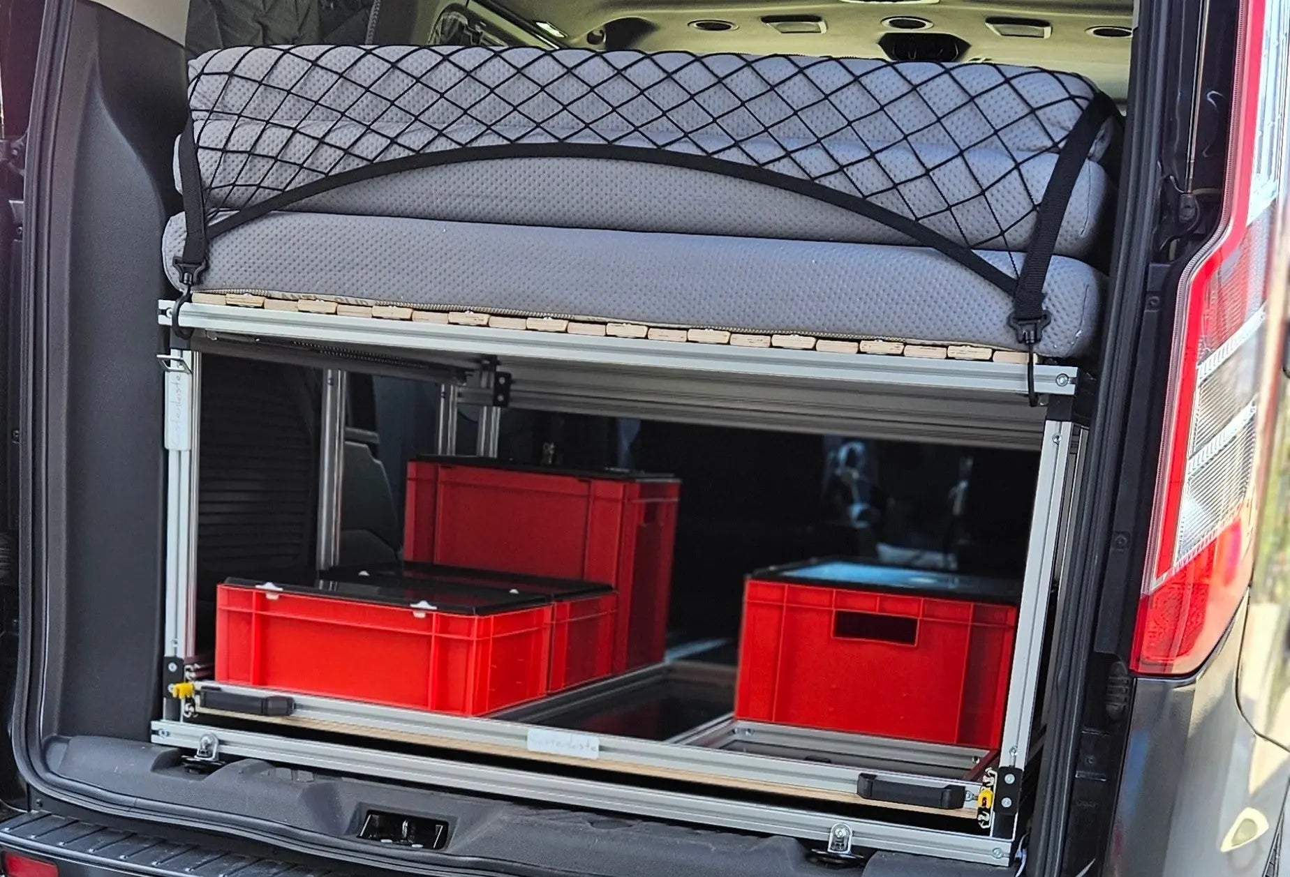 ALOIS - Der Heckauszug fürs Campingbox System - Campingbox mit Lattenrost für Transporter & Vans | Kastenkiste.de