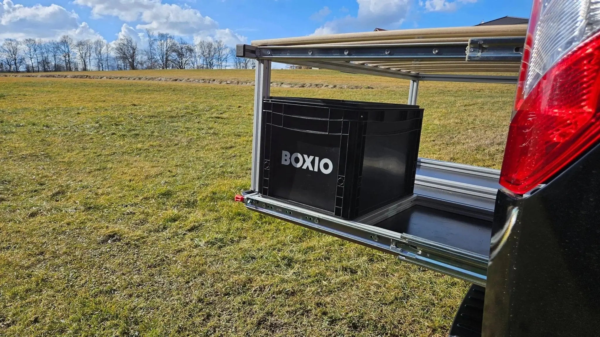 CARLOS – Campingbox mit Heckauszug & faltbarem Bettauszug - Campingbox mit Lattenrost für Transporter & Vans | Kastenkiste.de