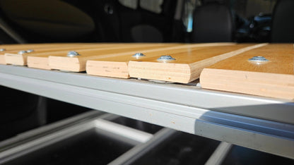 CARLOS – Campingbox mit Heckauszug & faltbarem Bettauszug - Campingbox mit Lattenrost für Transporter & Vans | Kastenkiste.de