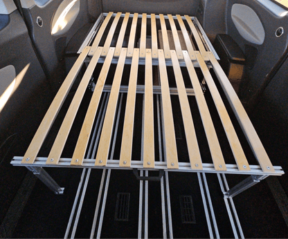 CARLOS – Campingbox mit Heckauszug & faltbarem Bettauszug - Campingbox mit Lattenrost für Transporter & Vans | Kastenkiste.de