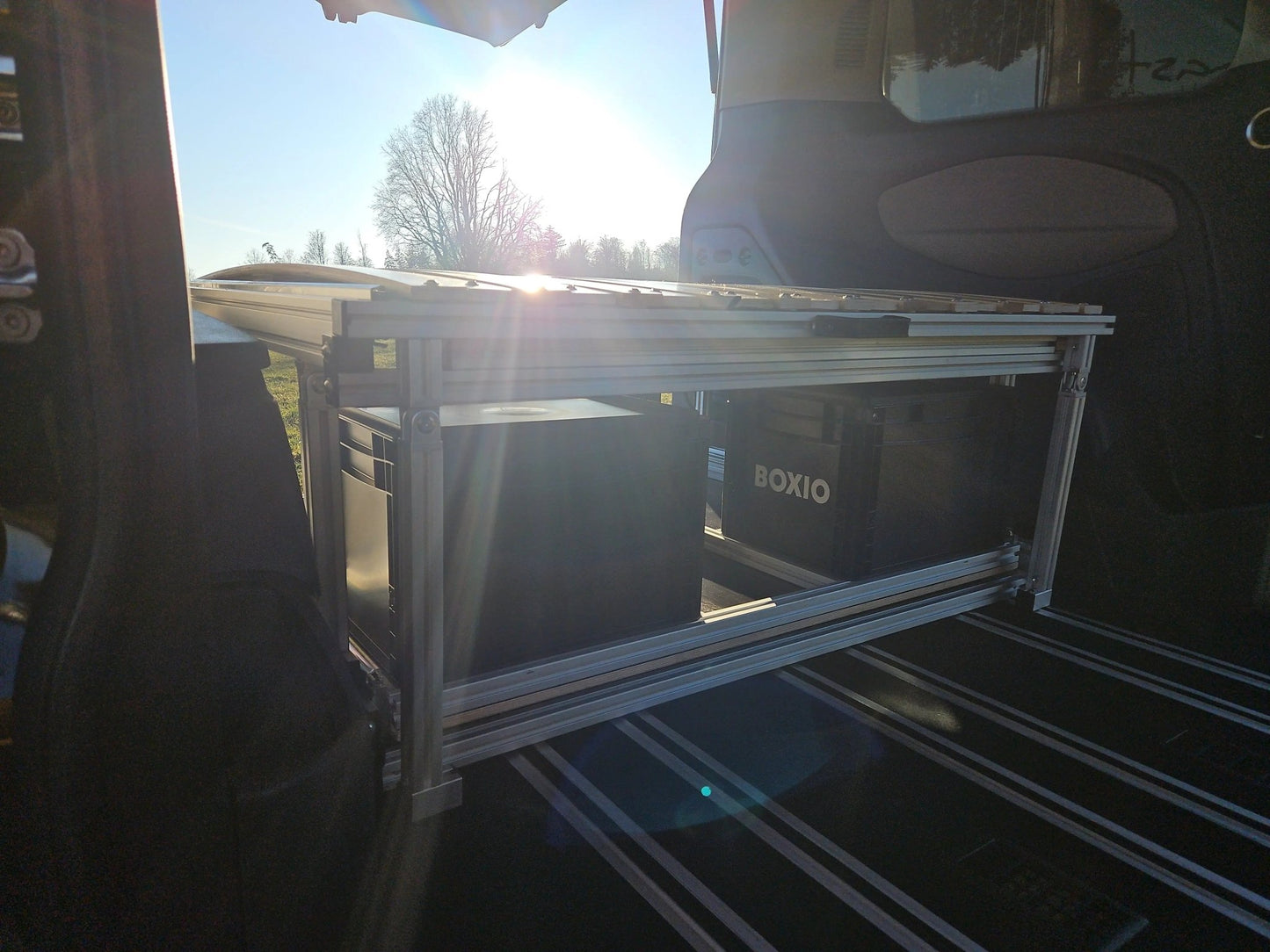CARLOS – Campingbox mit Heckauszug & faltbarem Bettauszug - Campingbox mit Lattenrost für Transporter & Vans | Kastenkiste.de